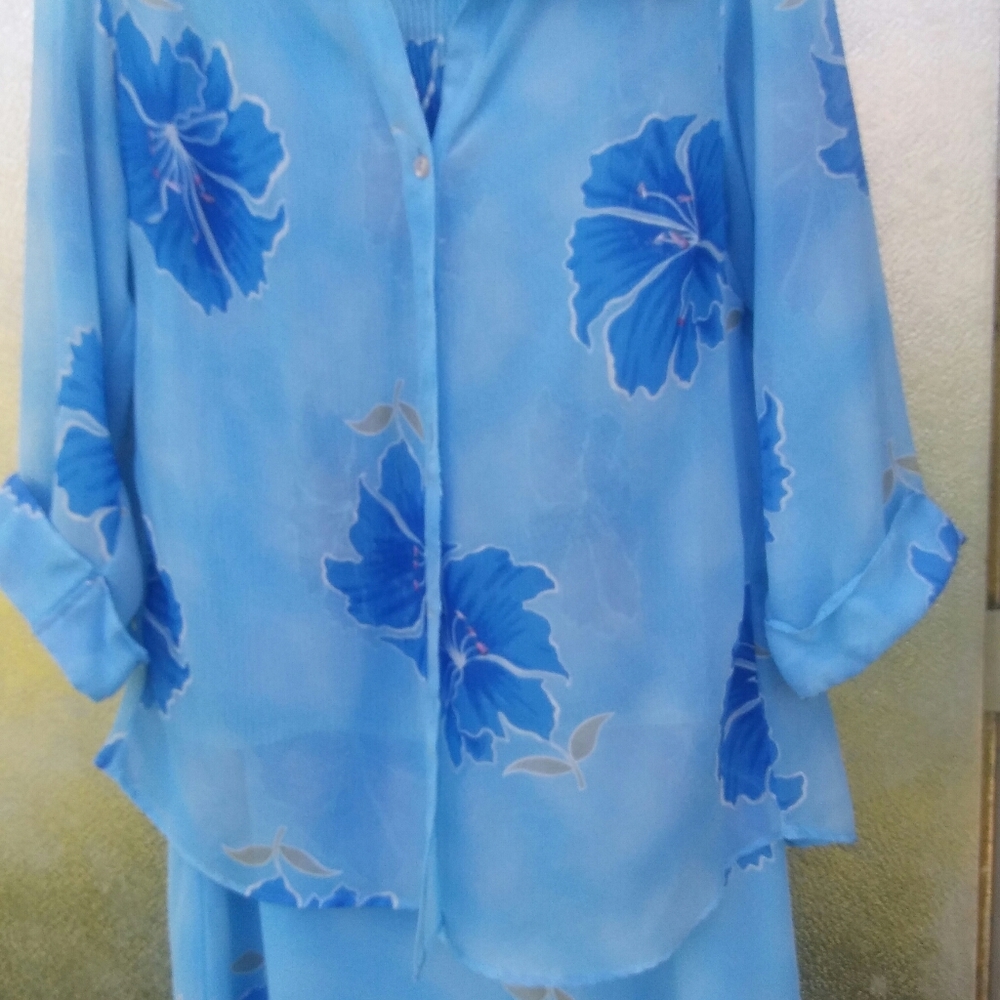 Light Blue Floral Skirt Set - Women's Two-Piece